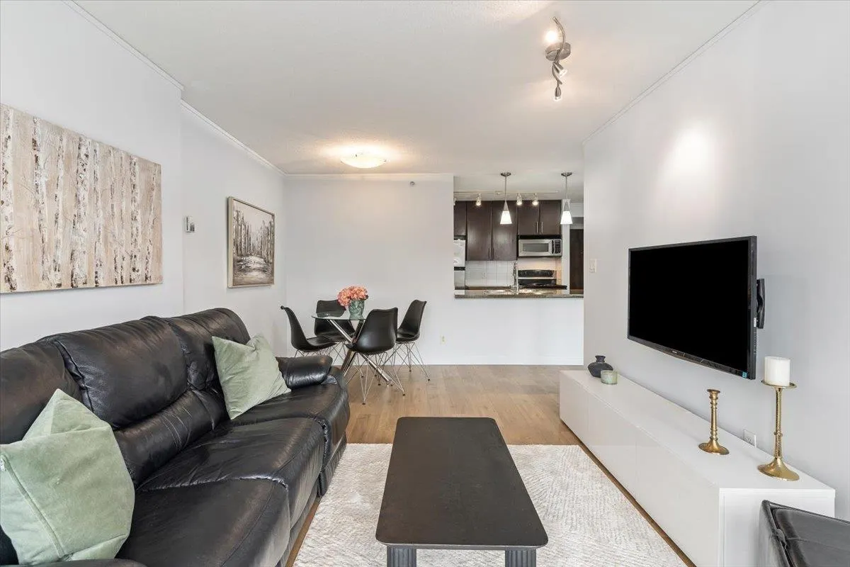 1805 58 Keefer Place