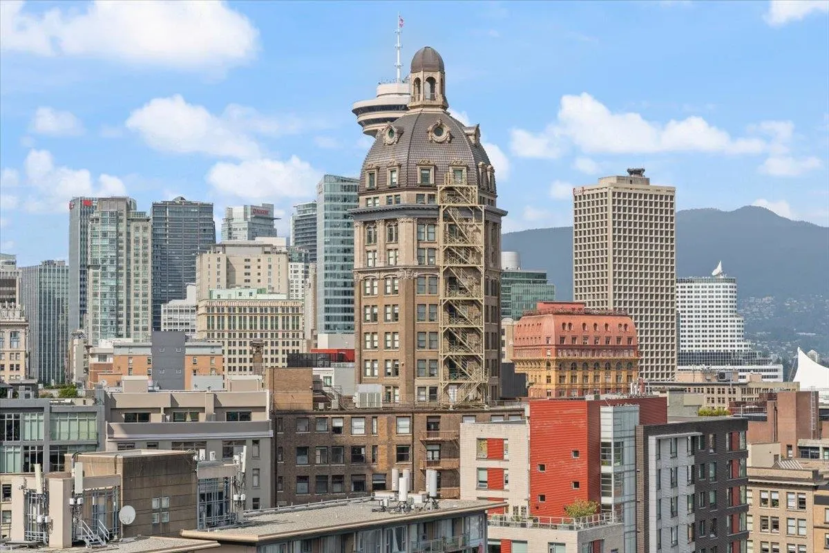 1805 58 Keefer Place