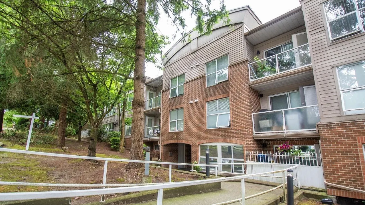 402 4181 Norfolk Street