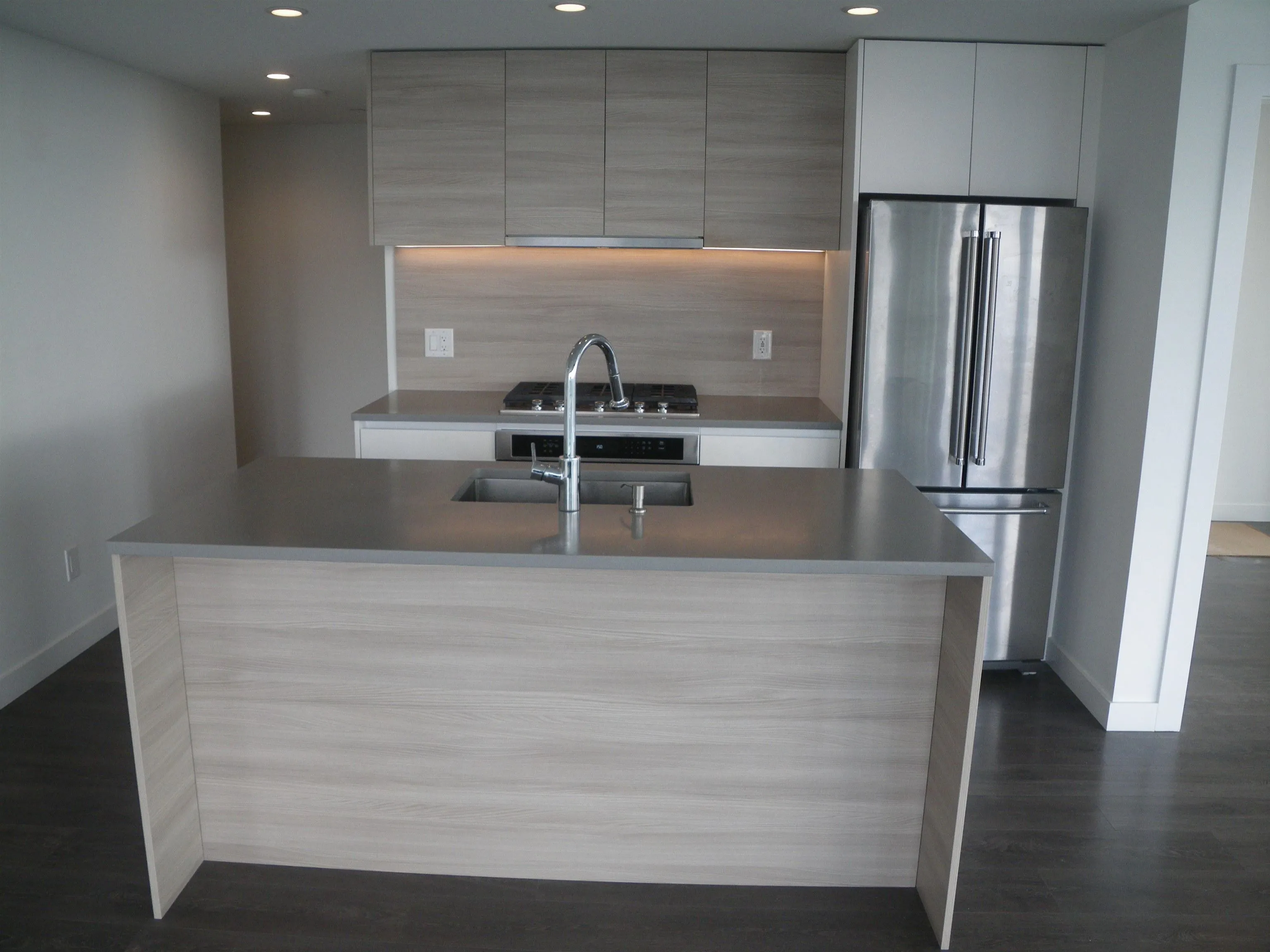 2907 657 Whiting Way