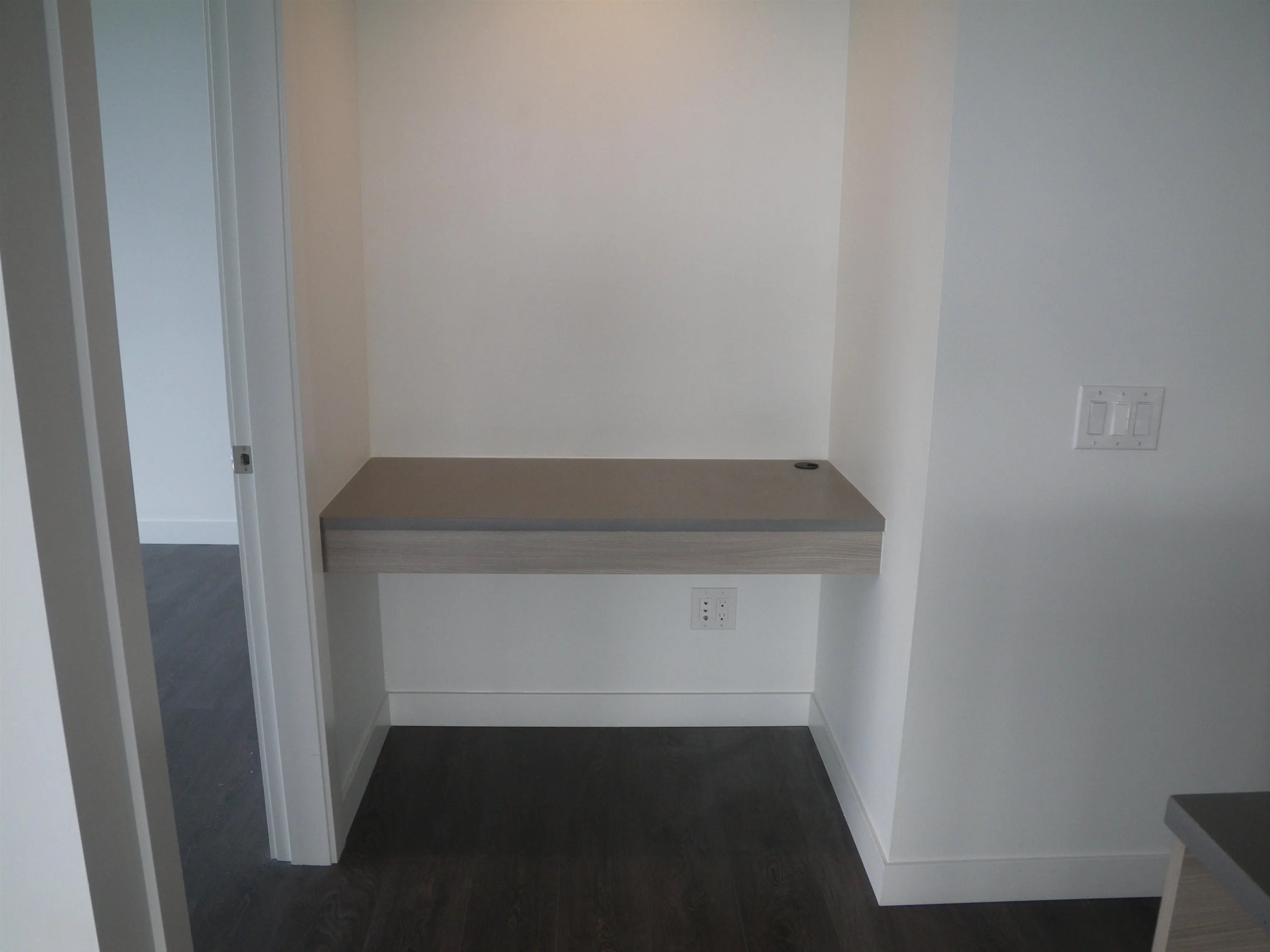 2907 657 Whiting Way