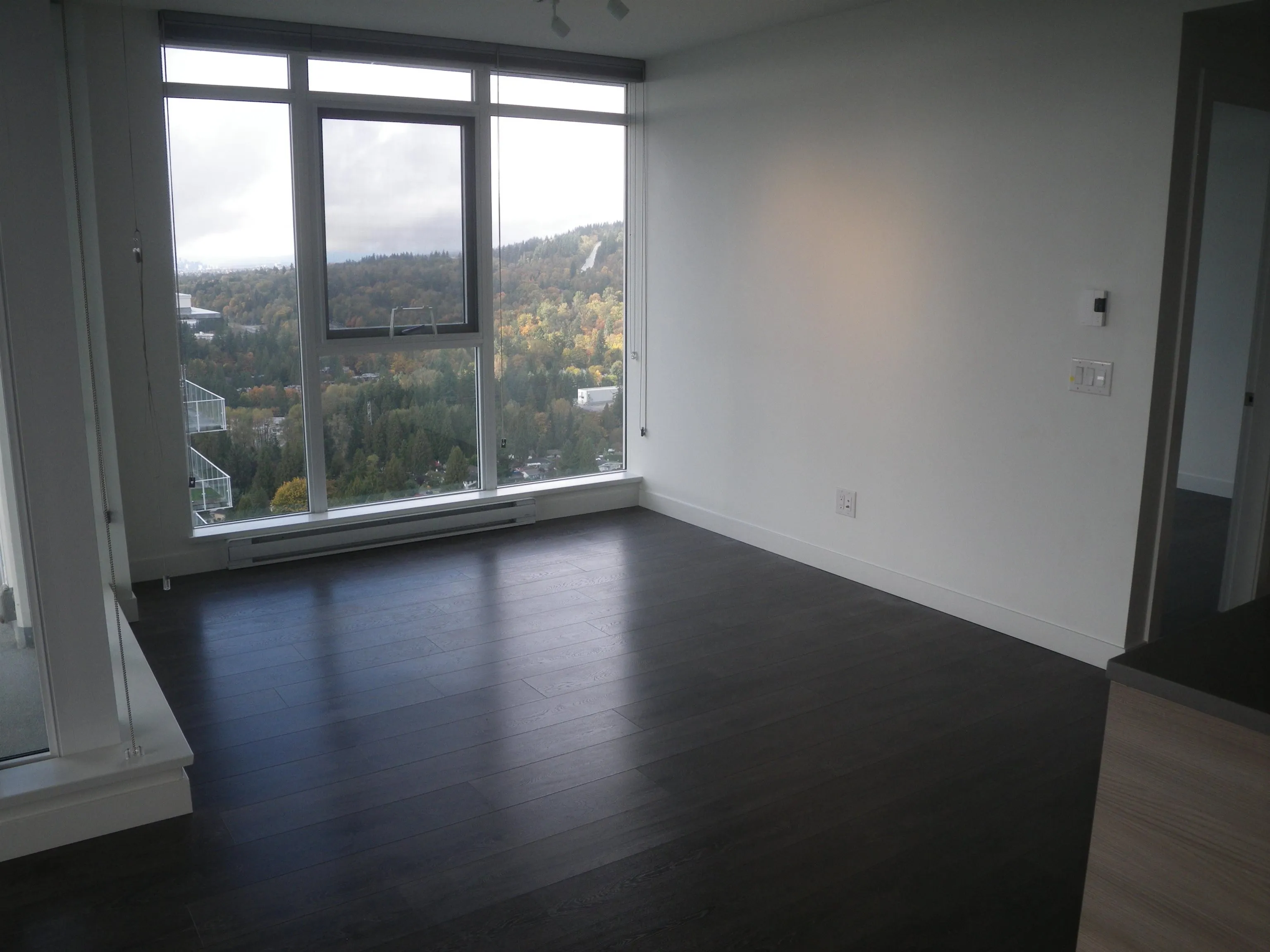 2907 657 Whiting Way