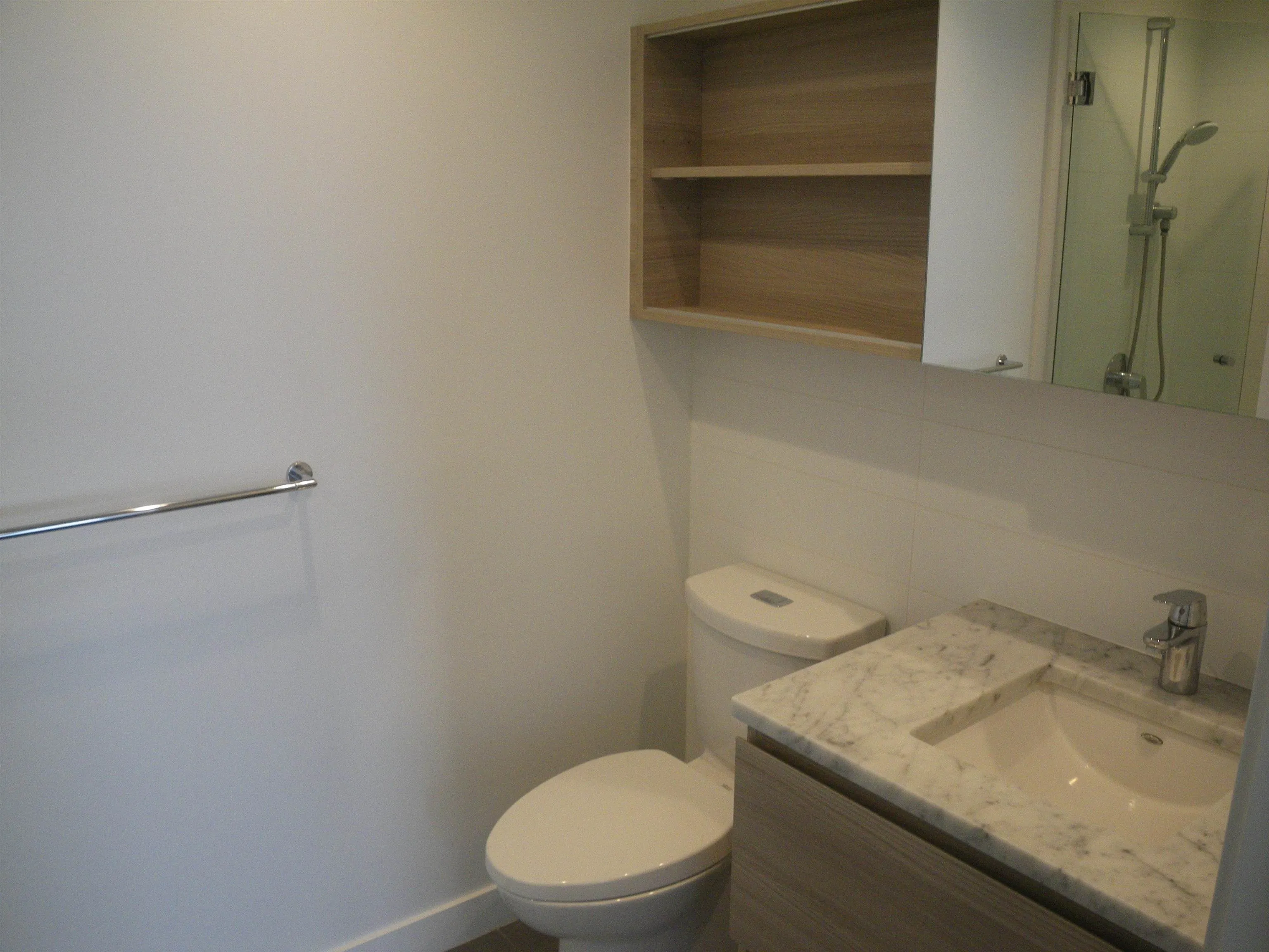 2907 657 Whiting Way