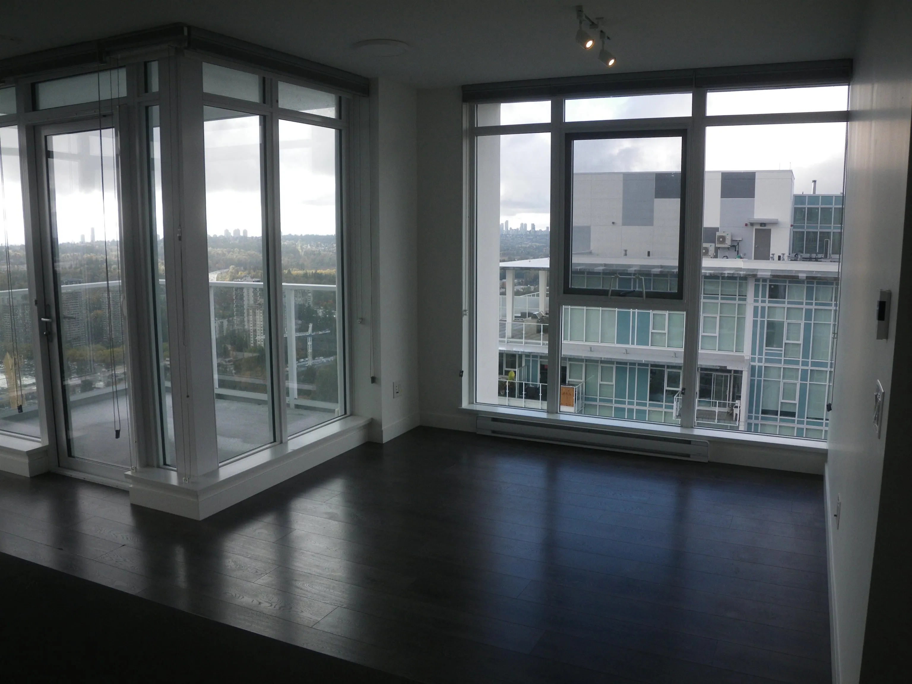 2907 657 Whiting Way