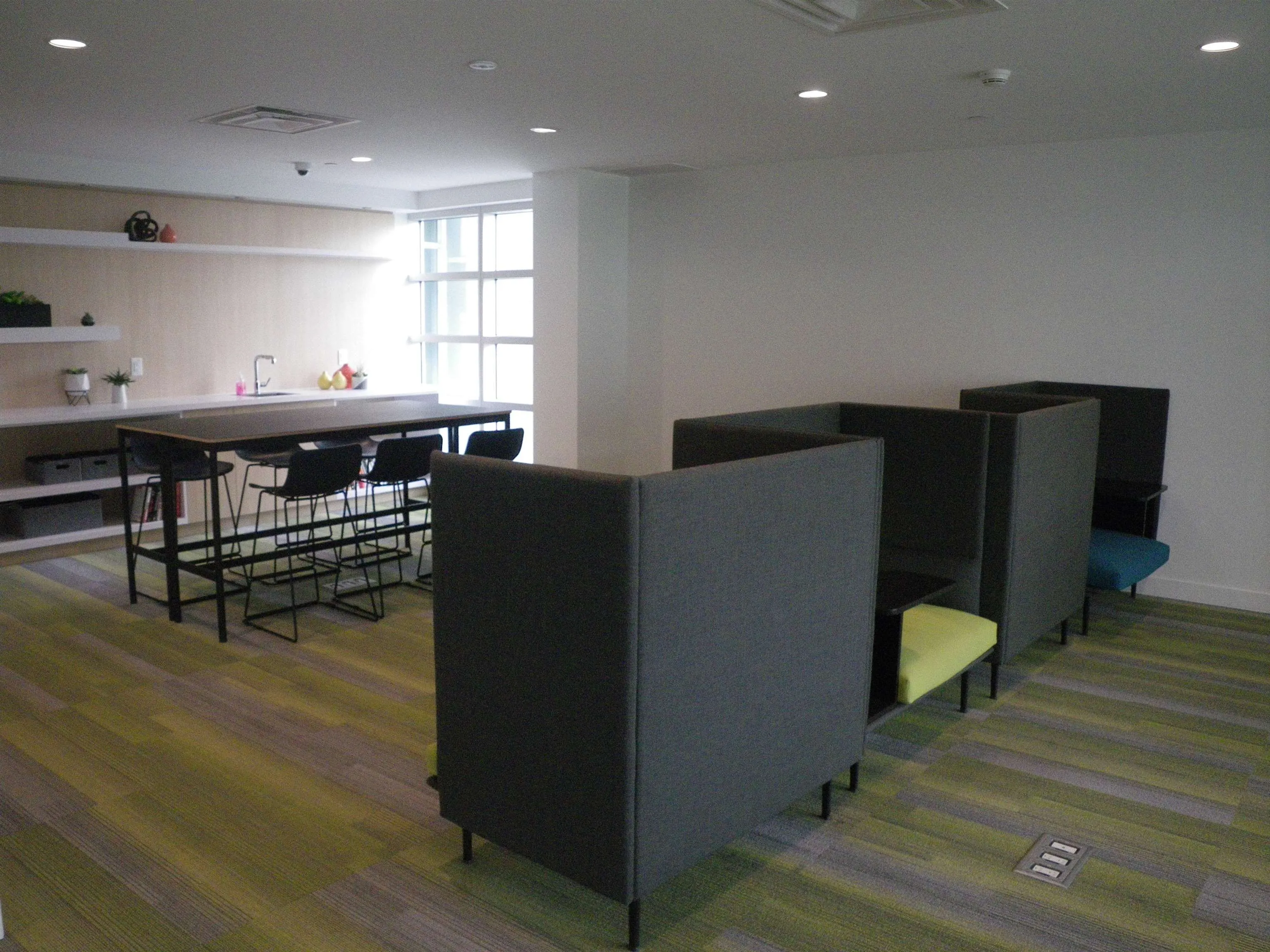 2907 657 Whiting Way