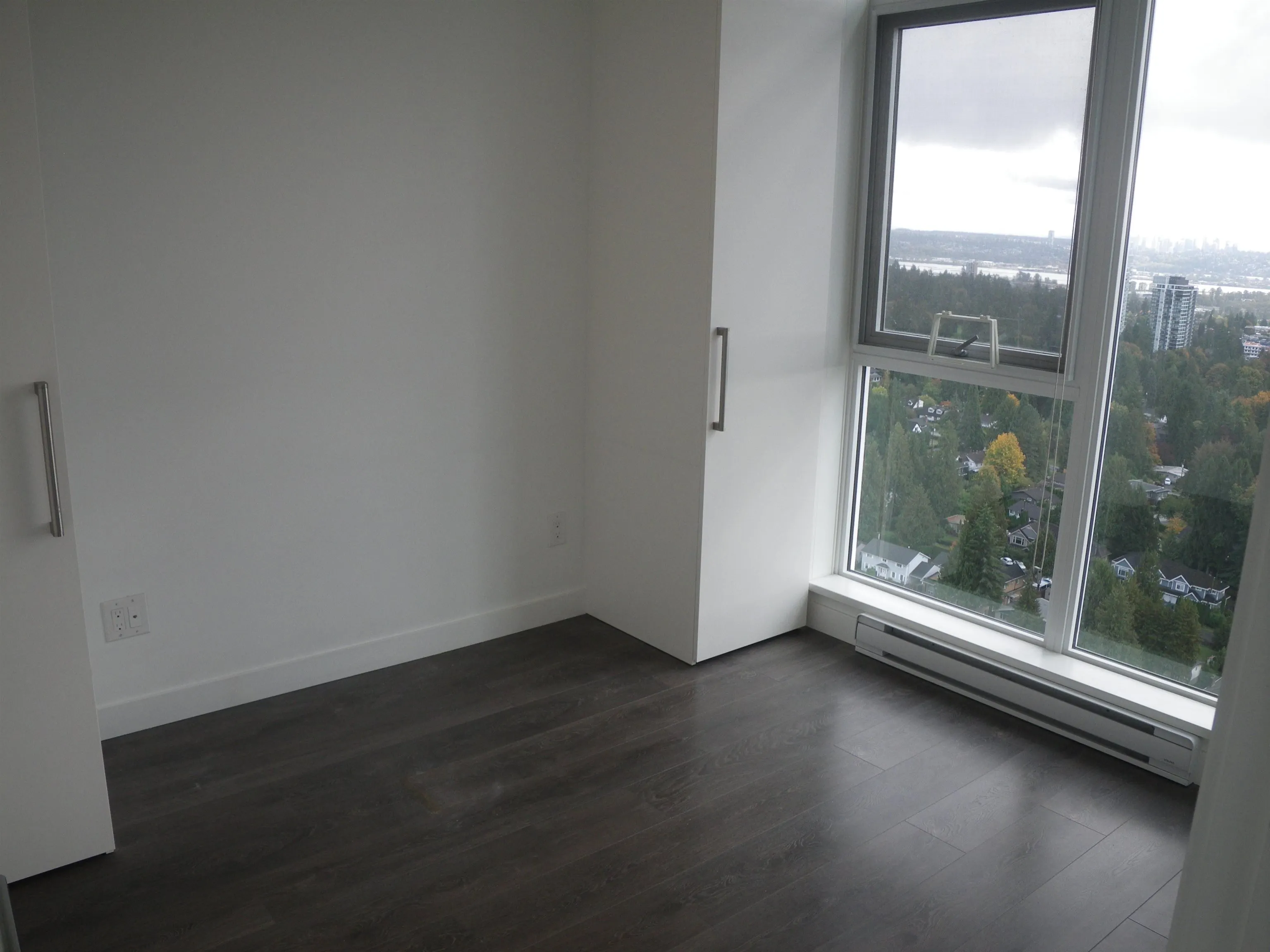 2907 657 Whiting Way