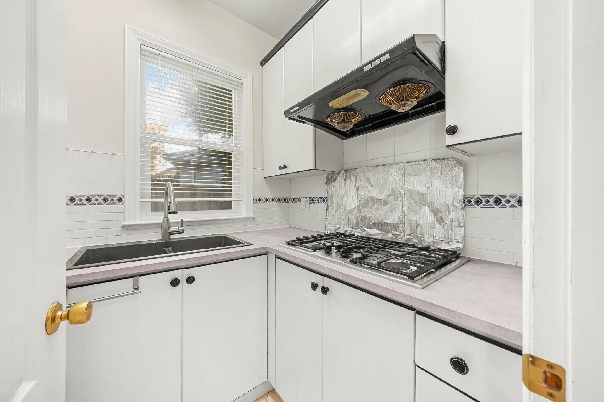 11851 Railway Avenue