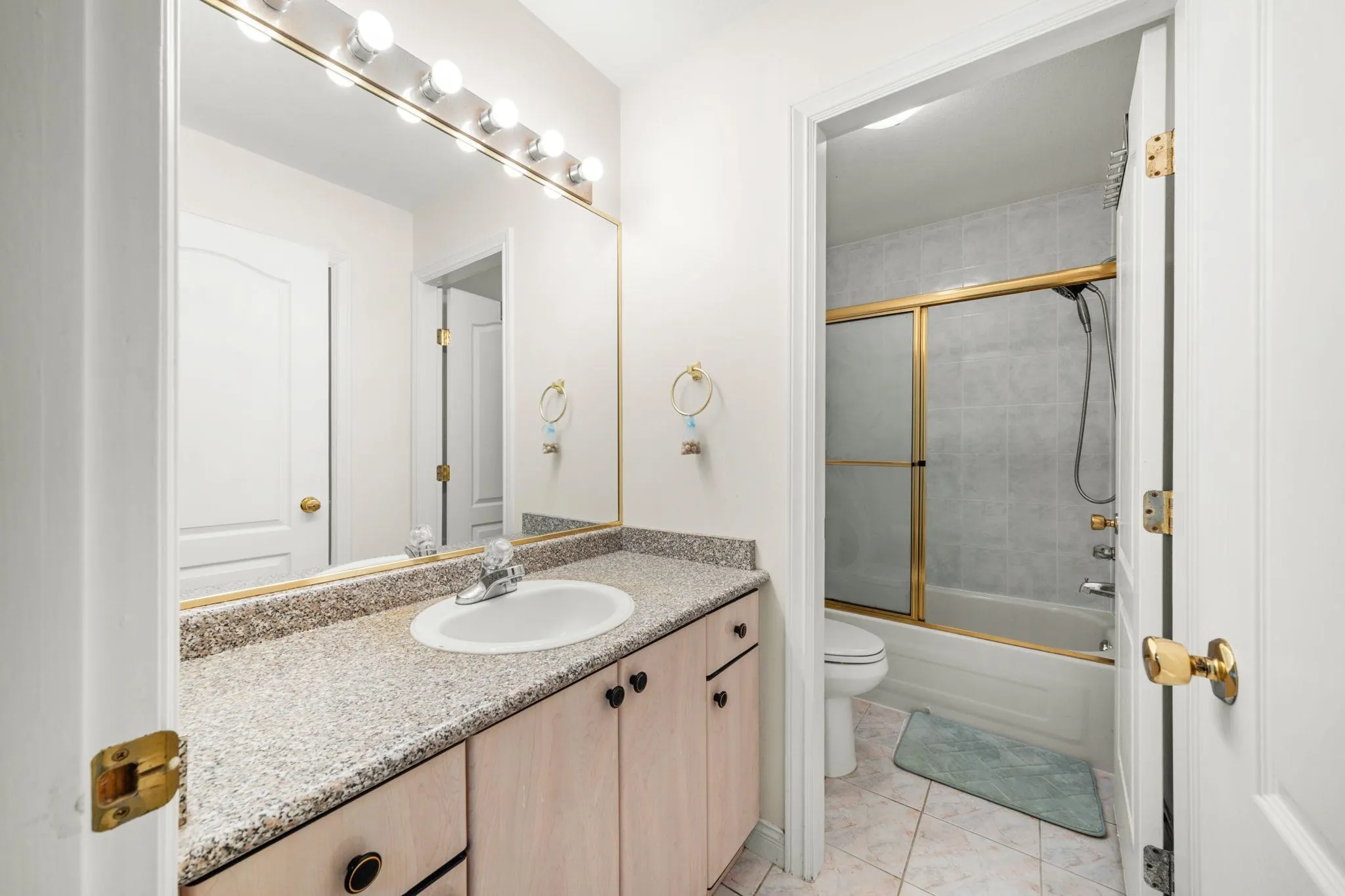 11851 Railway Avenue