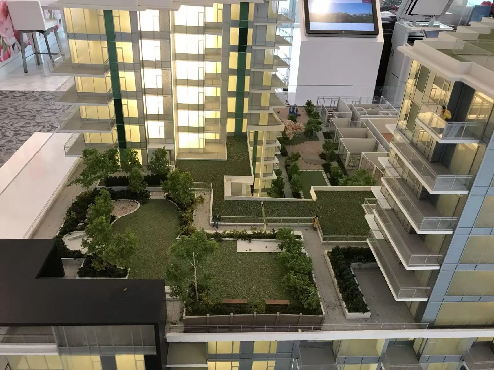 1005 8688 Hazelbridge Way