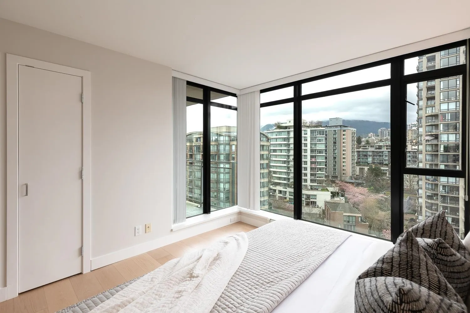 1406 155 W 1st Street