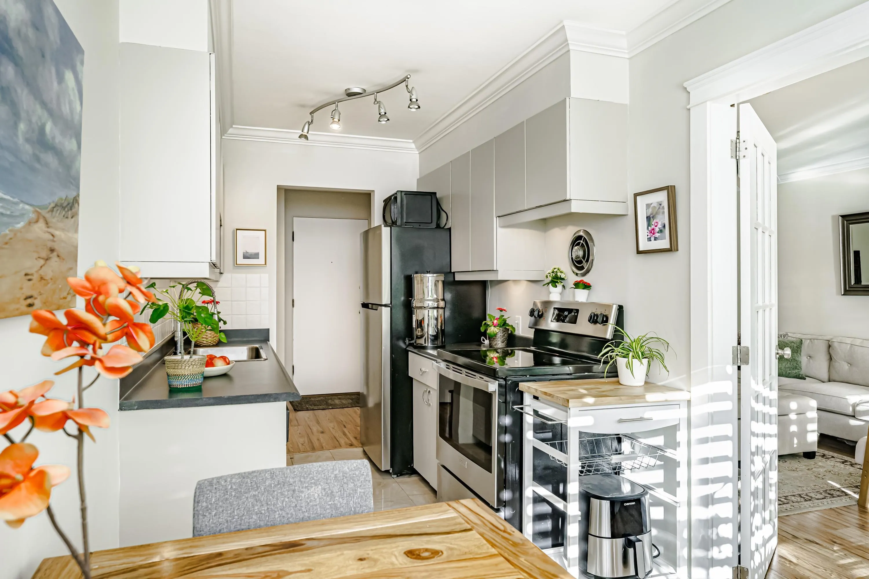 305 2430 Point Grey Road