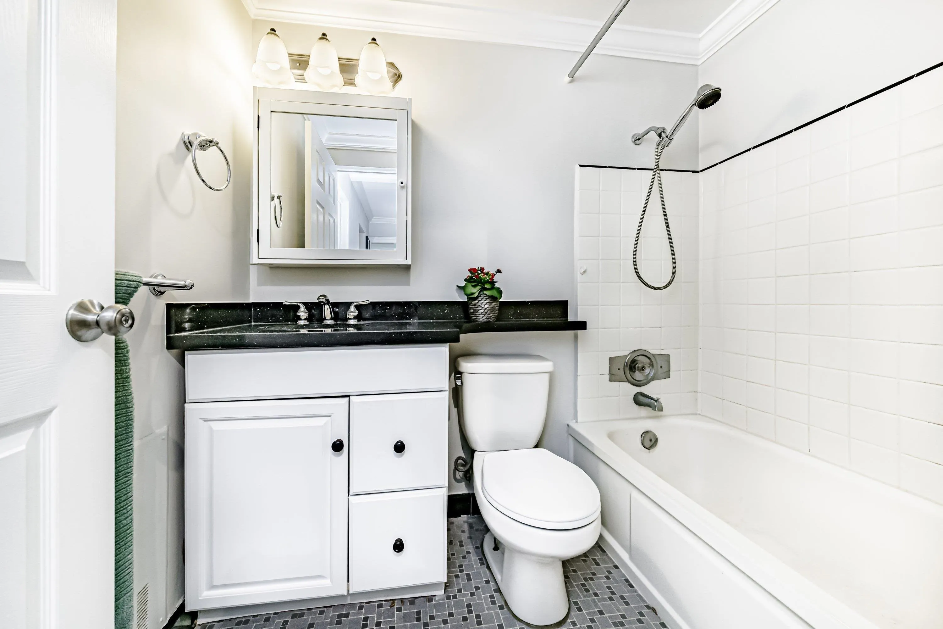 305 2430 Point Grey Road