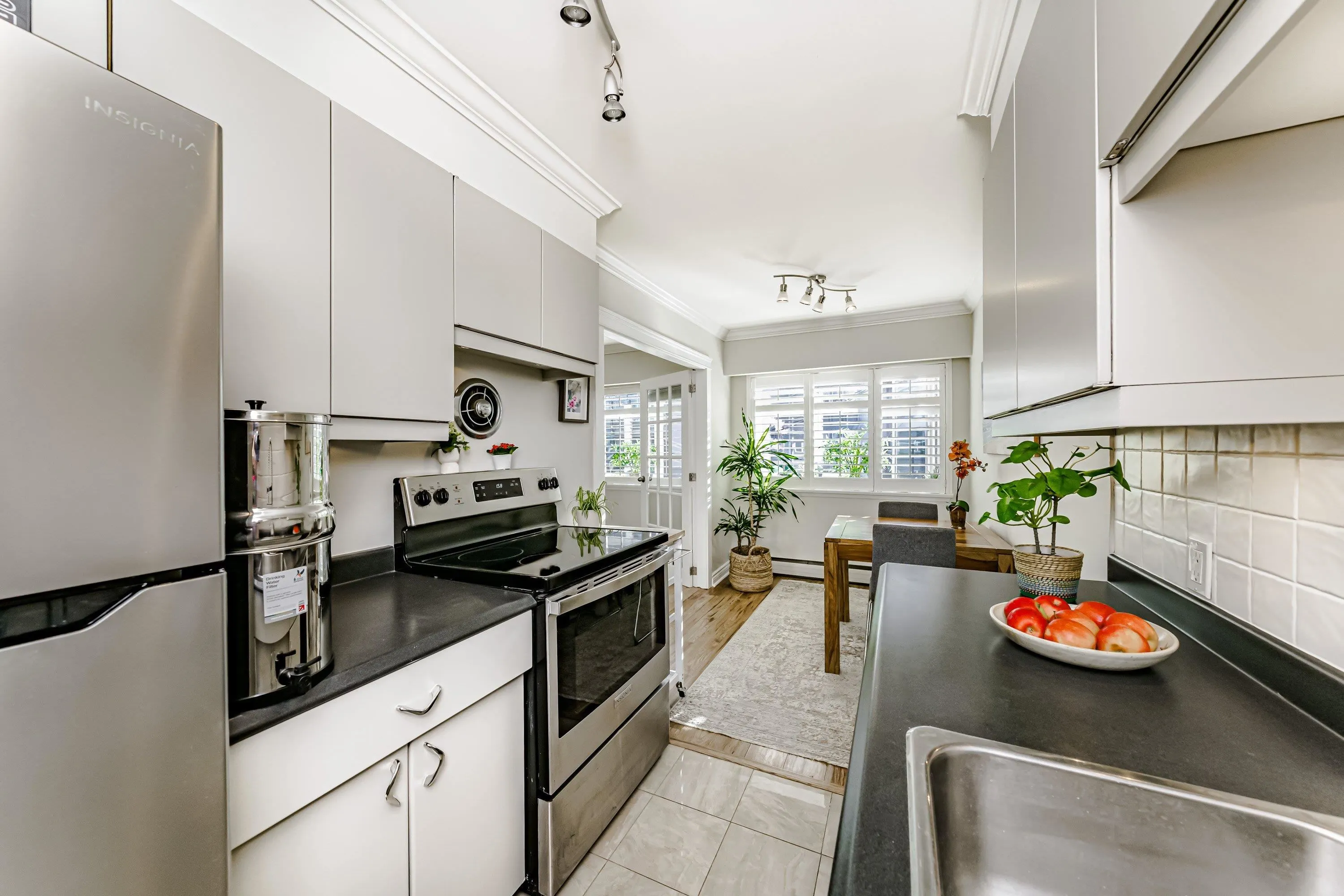 305 2430 Point Grey Road