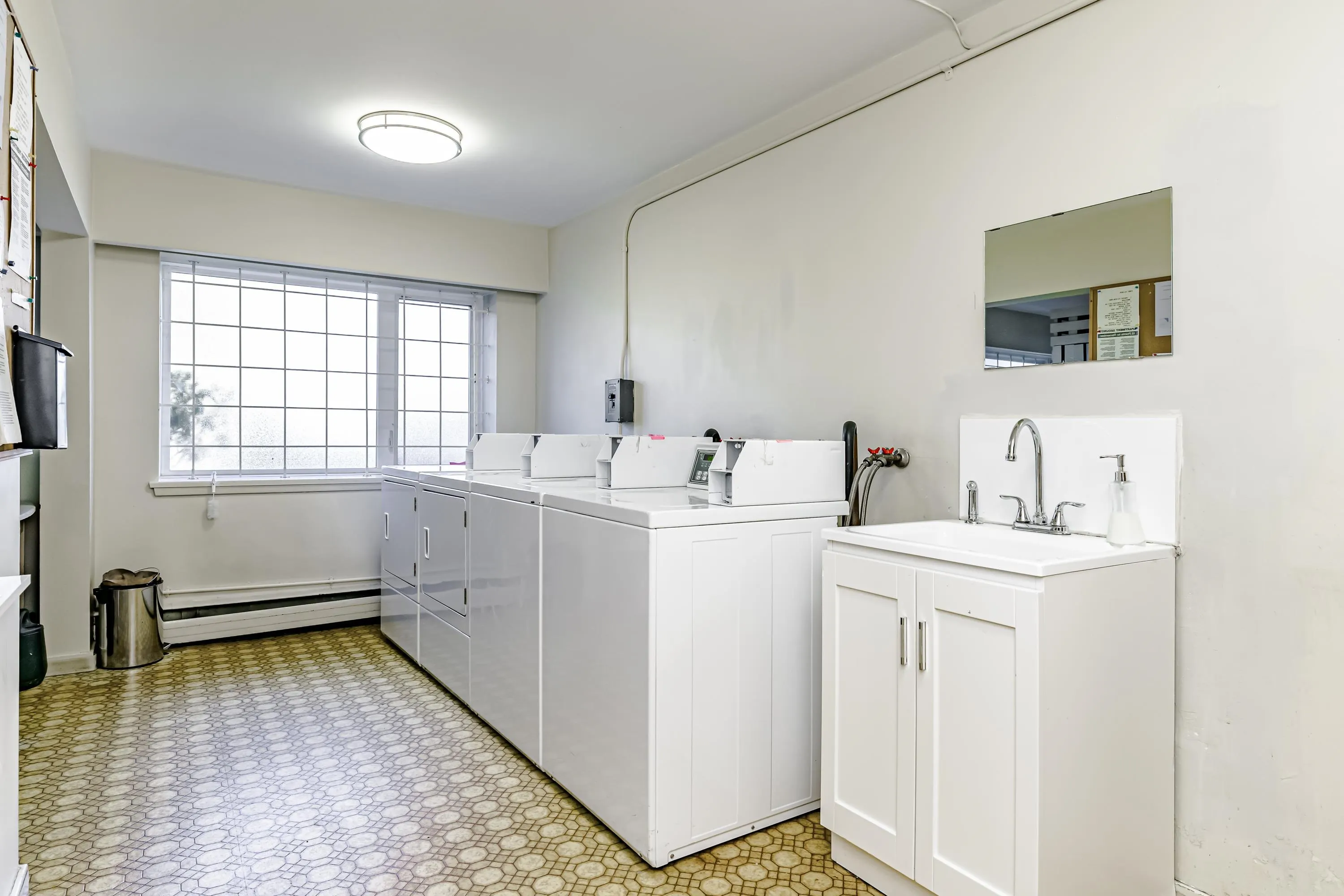 305 2430 Point Grey Road