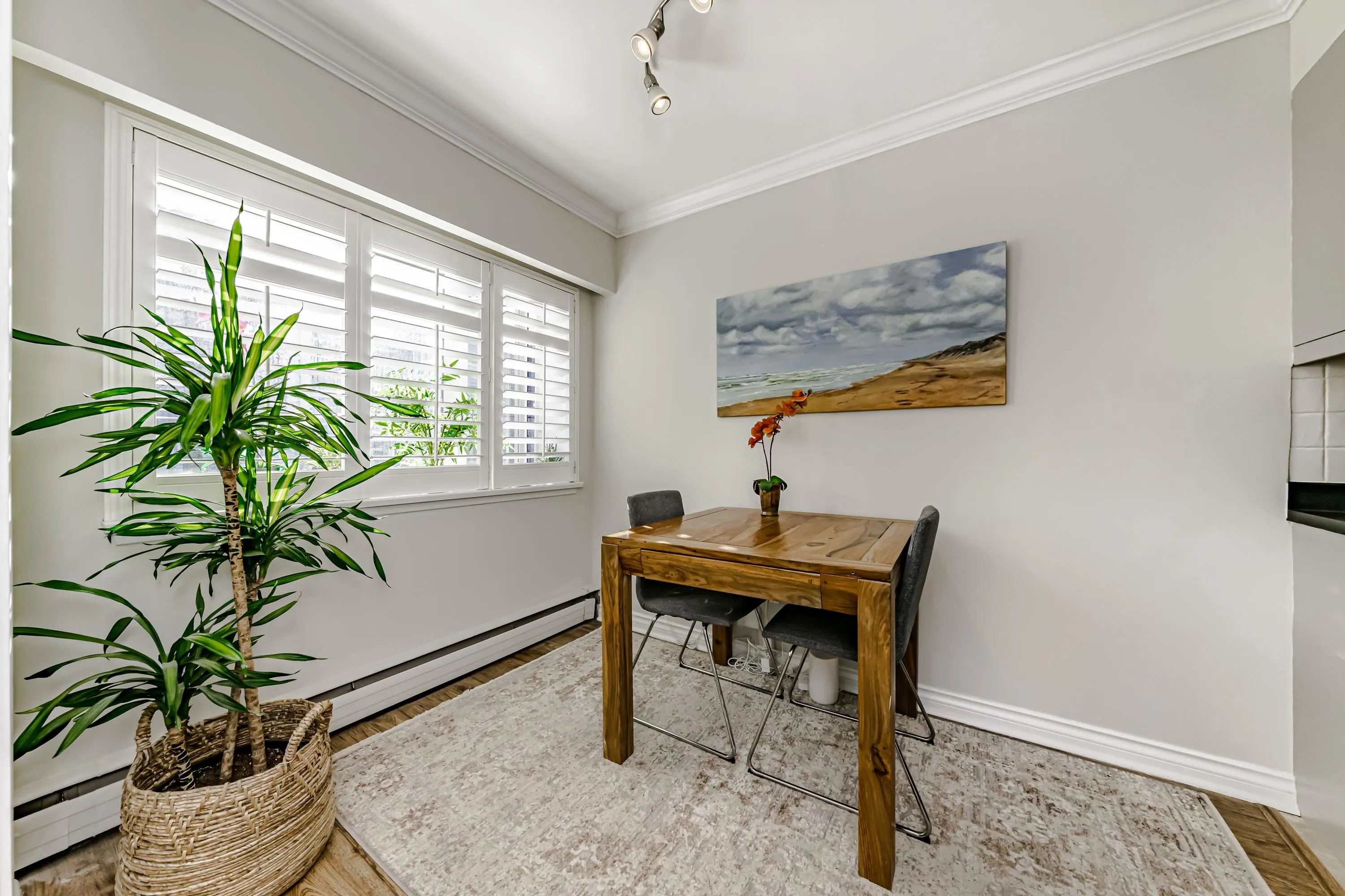 305 2430 Point Grey Road