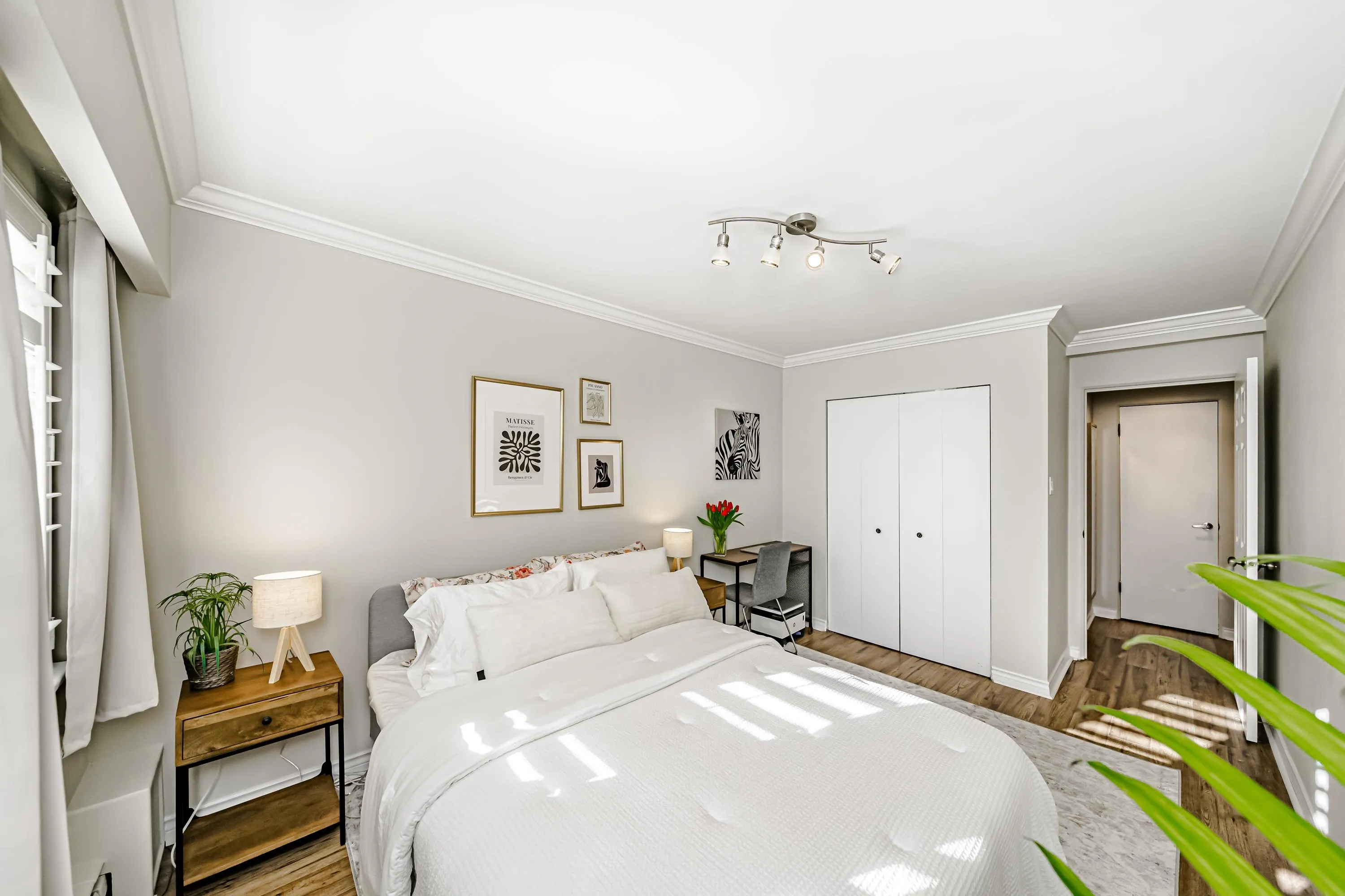 305 2430 Point Grey Road