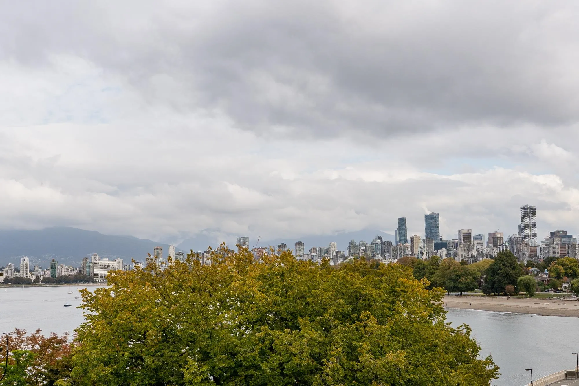 305 2430 Point Grey Road