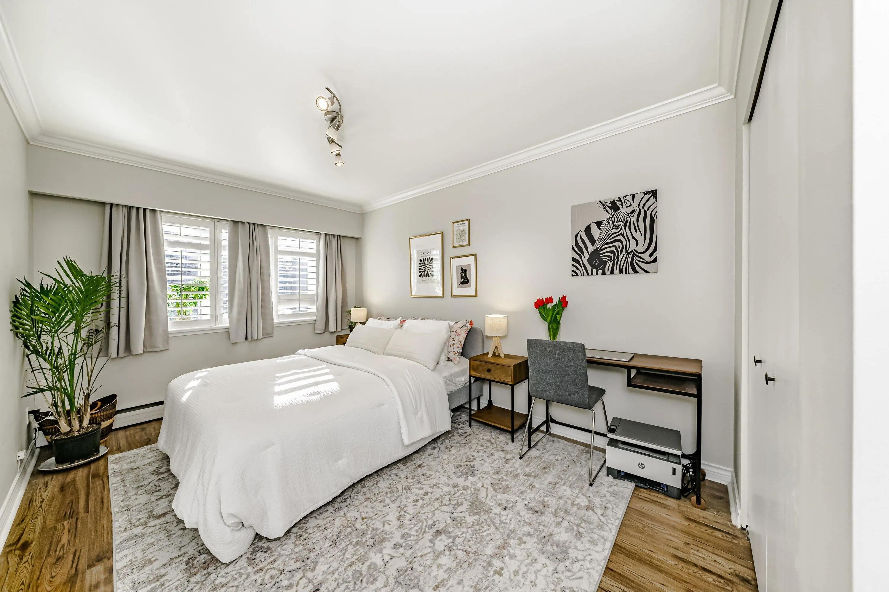 305 2430 Point Grey Road