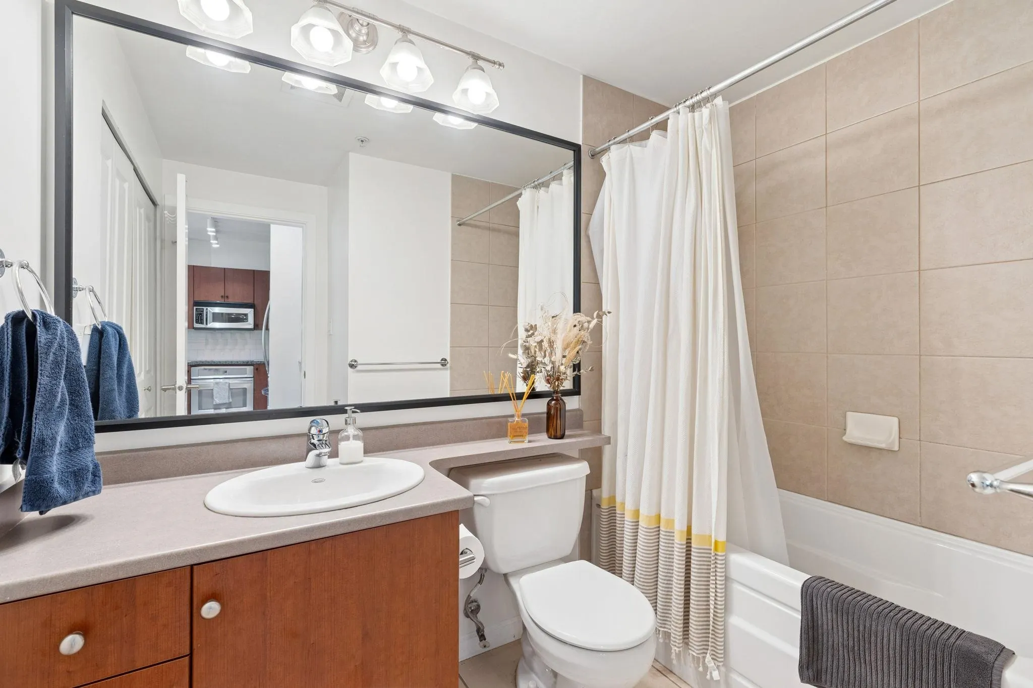 219 100 Capilano Road