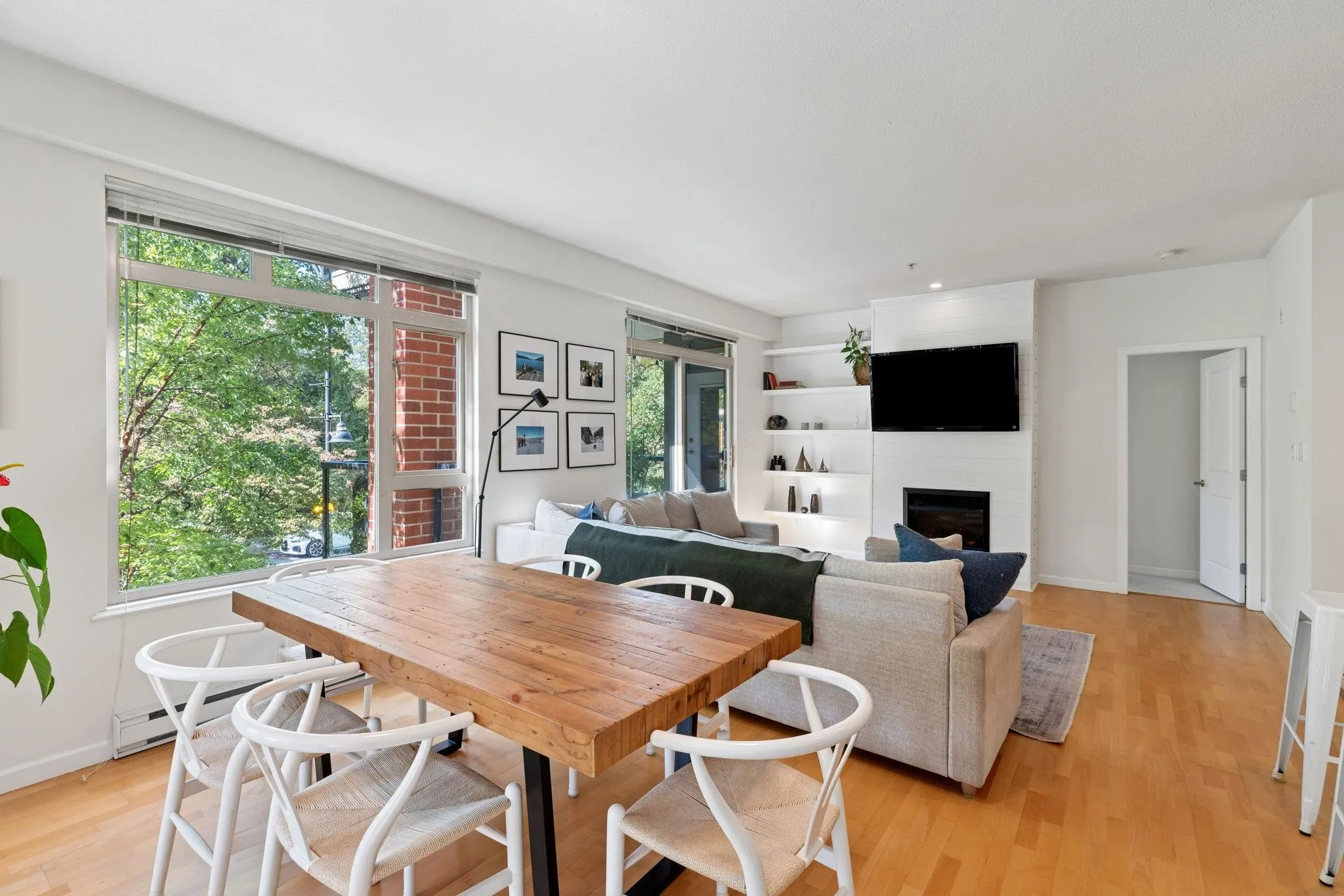 219 100 Capilano Road