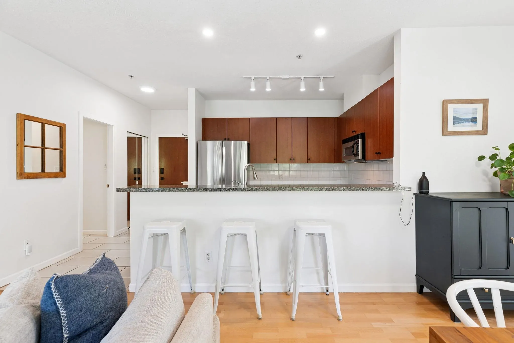 219 100 Capilano Road