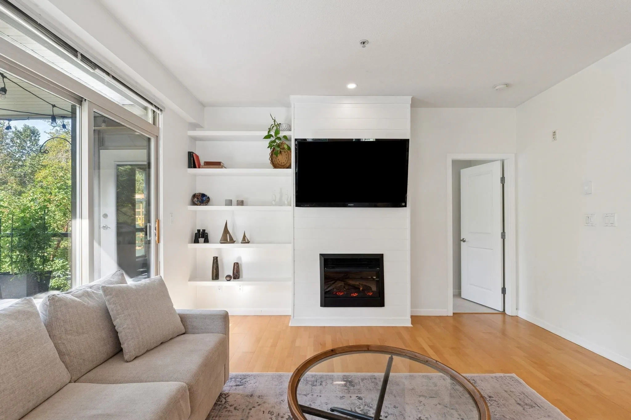 219 100 Capilano Road