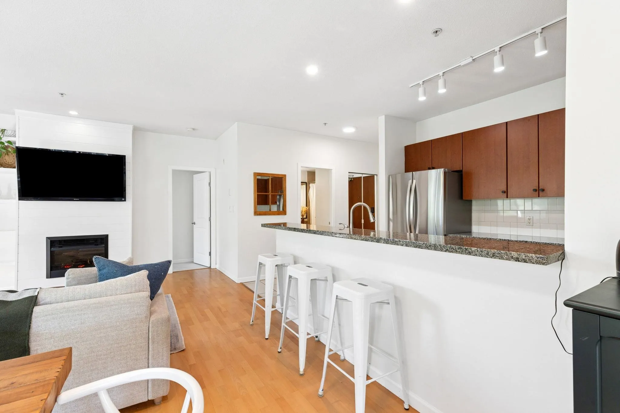 219 100 Capilano Road