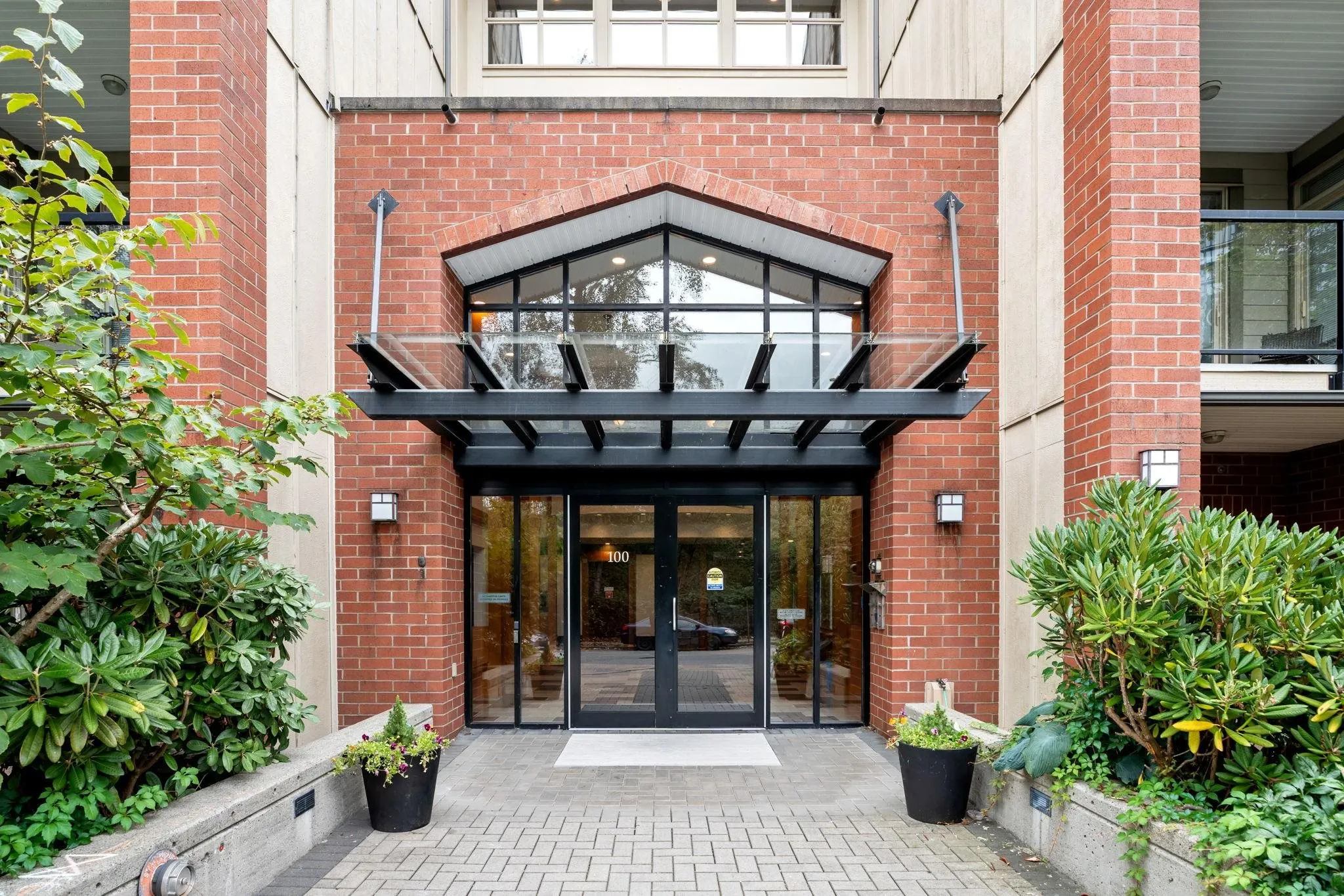 219 100 Capilano Road