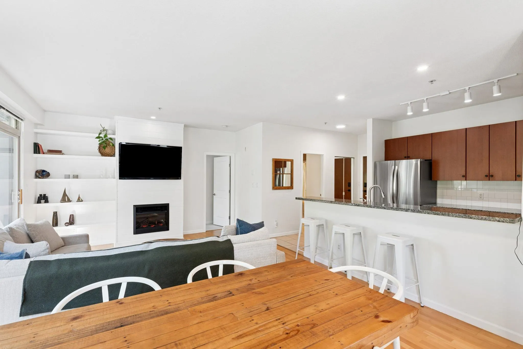 219 100 Capilano Road