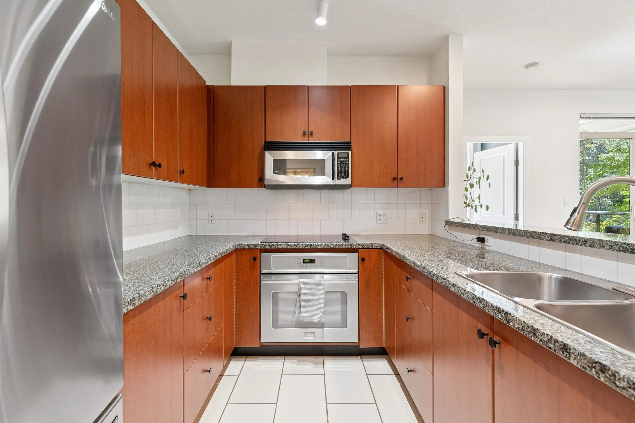 219 100 Capilano Road