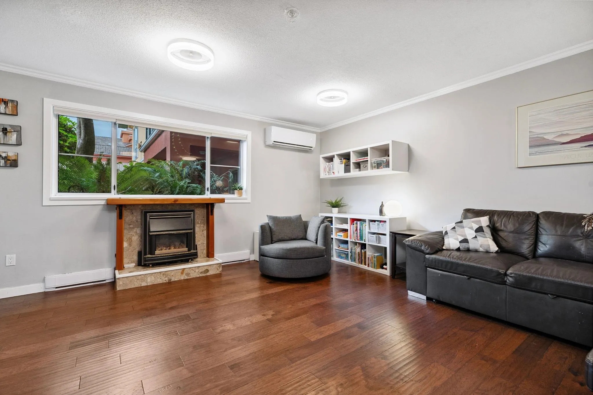 104 6 Renaissance Square