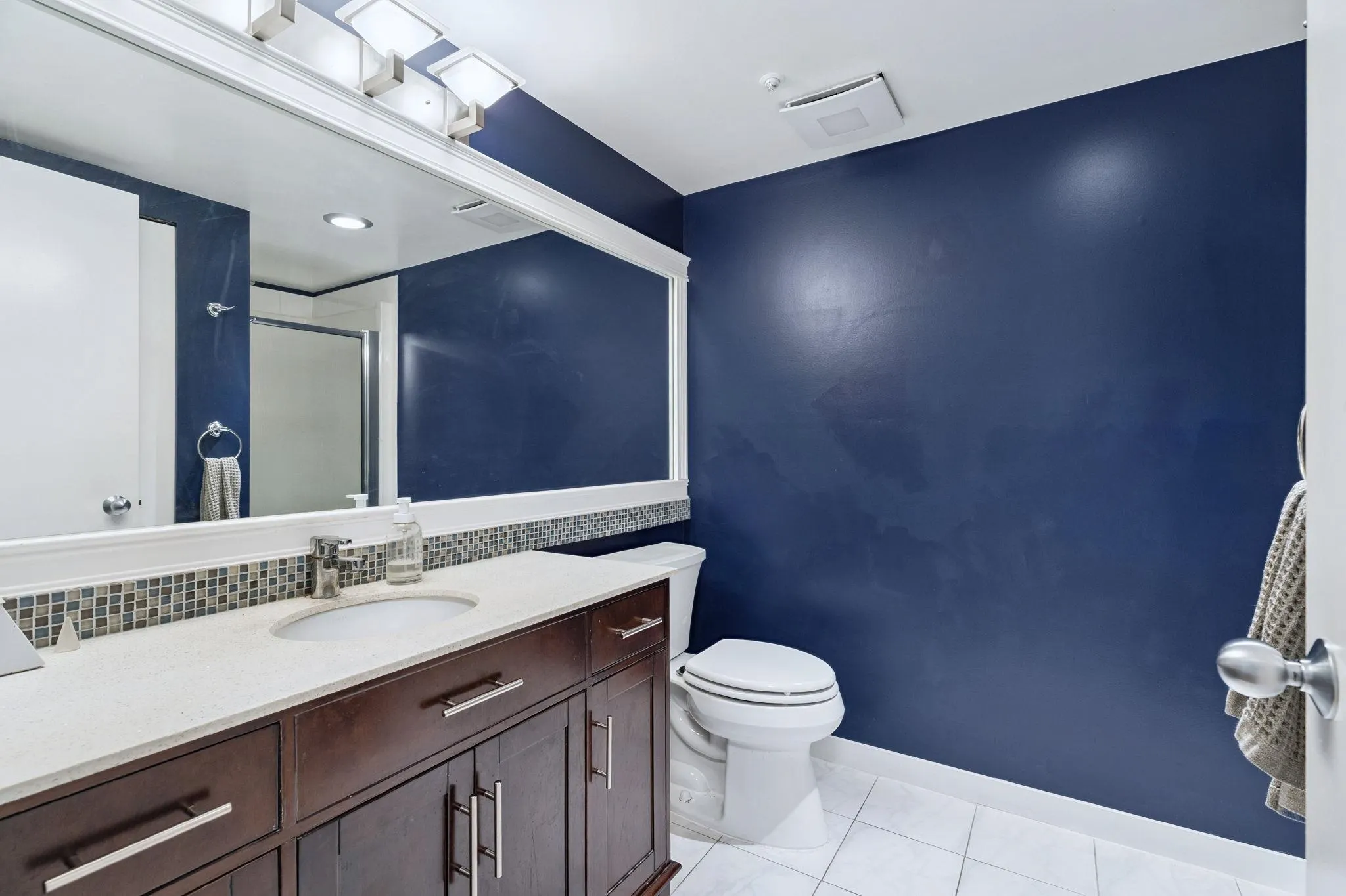 104 6 Renaissance Square