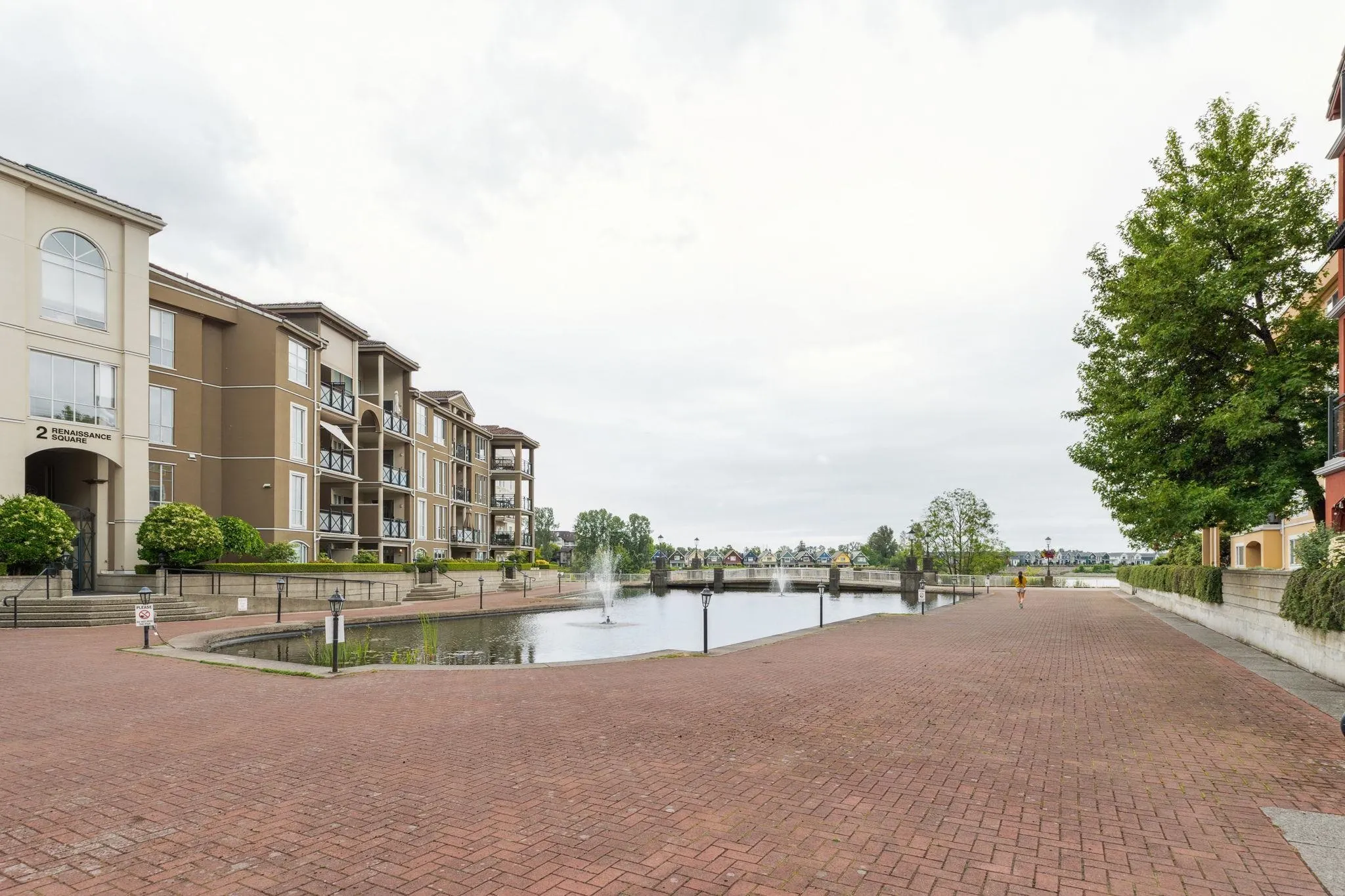 104 6 Renaissance Square