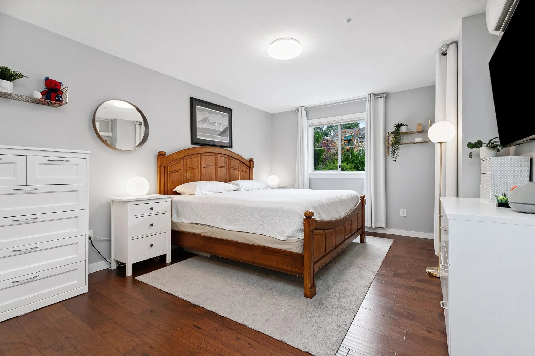 104 6 Renaissance Square