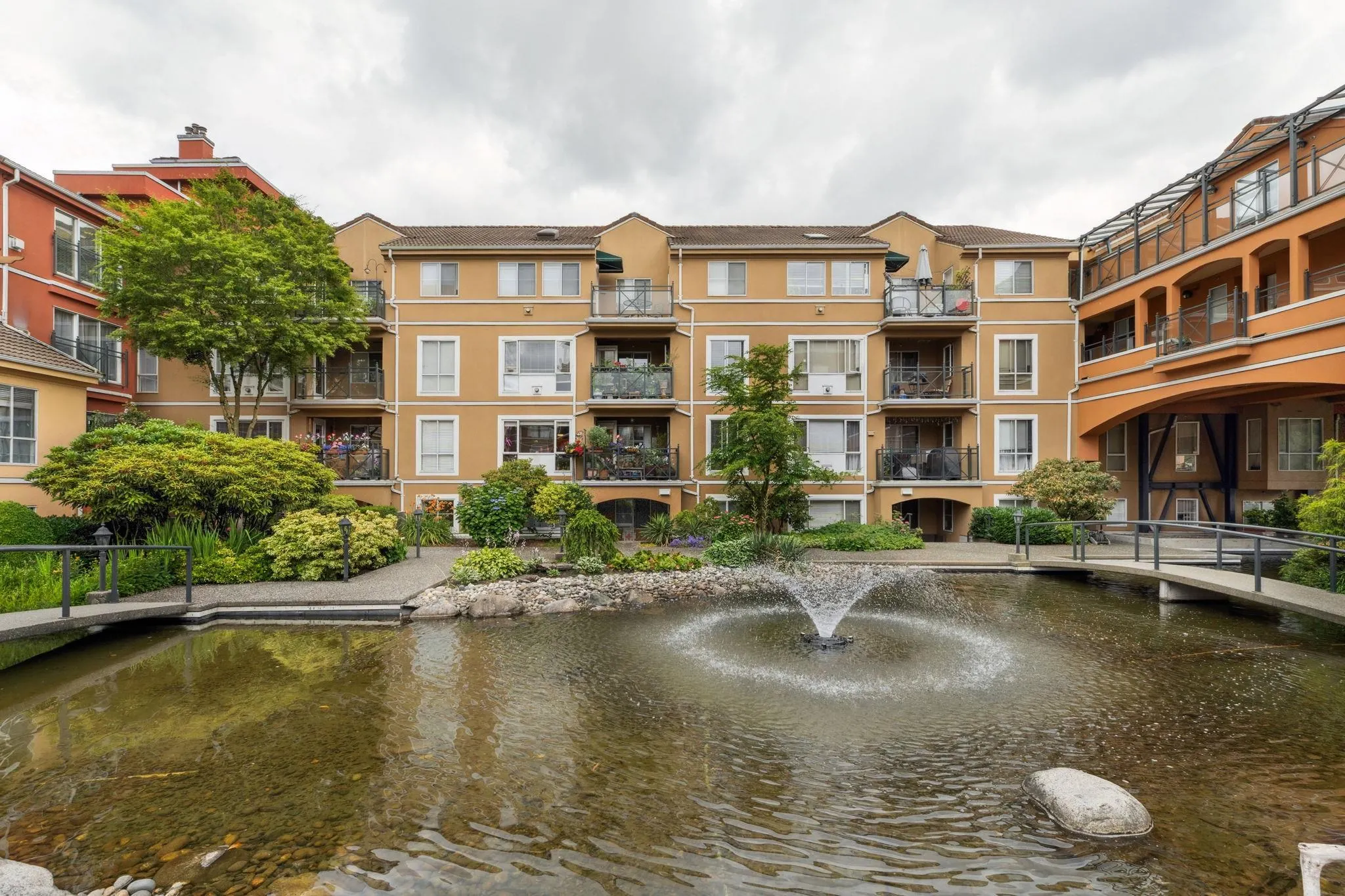 104 6 Renaissance Square