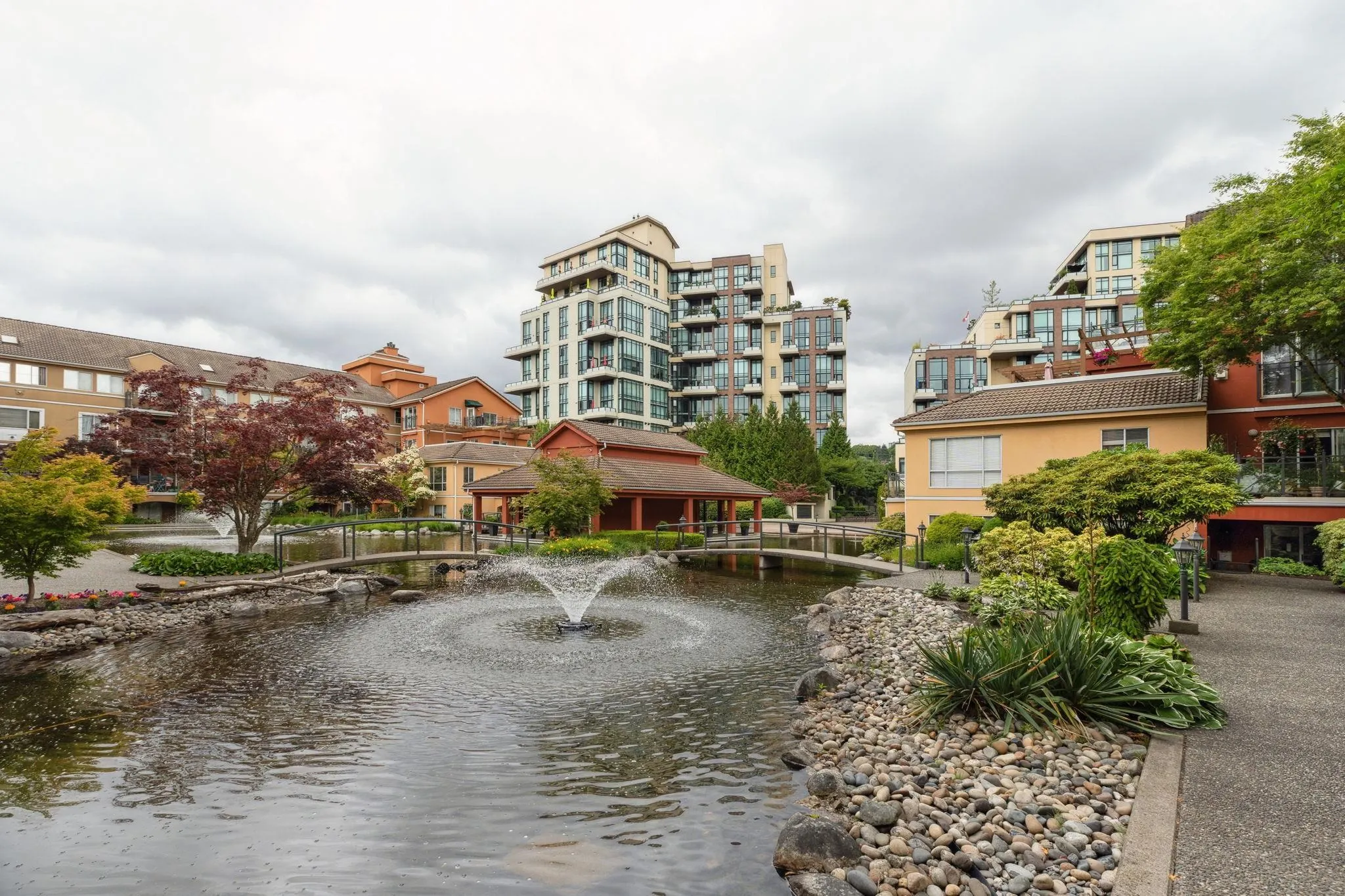 104 6 Renaissance Square