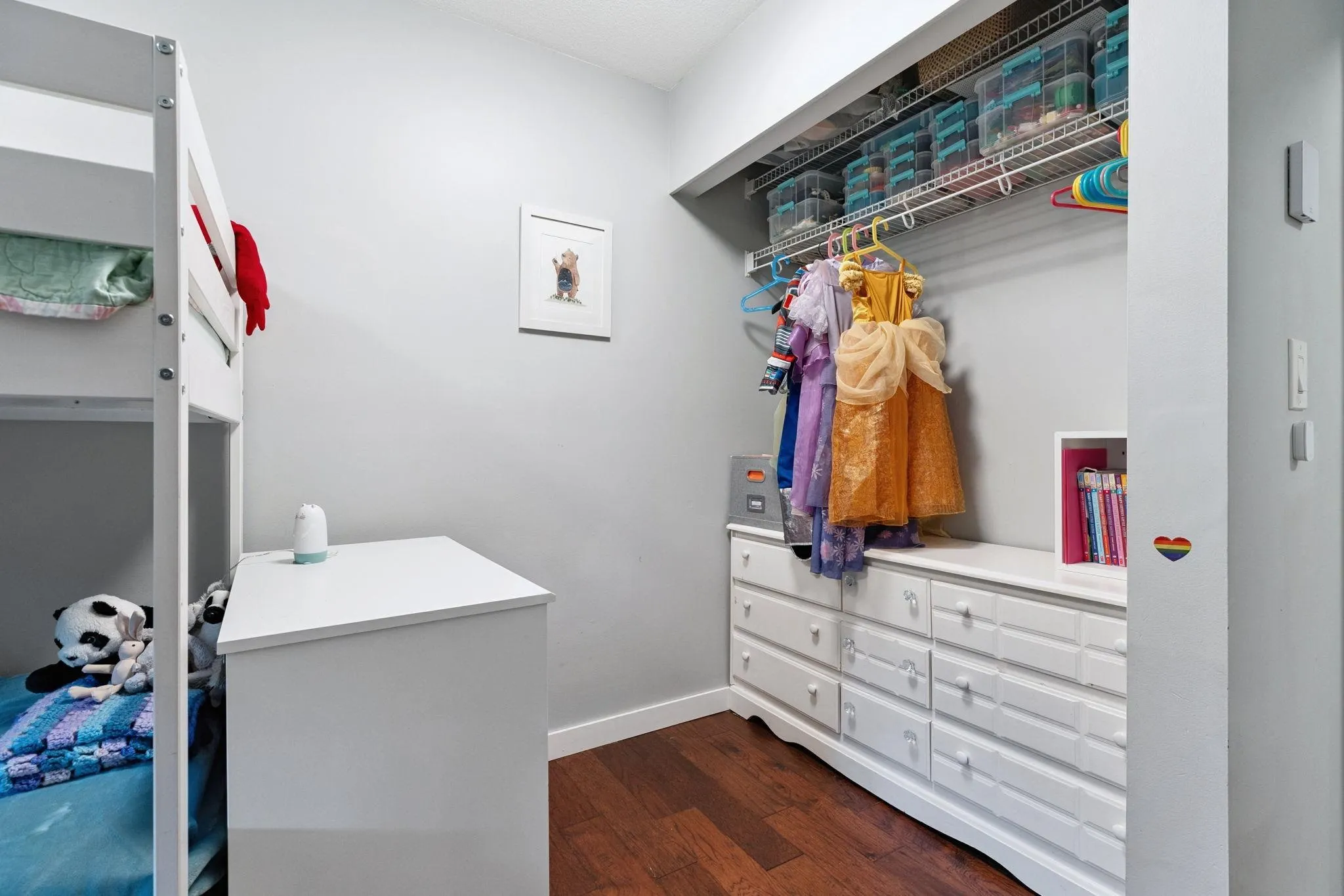 104 6 Renaissance Square