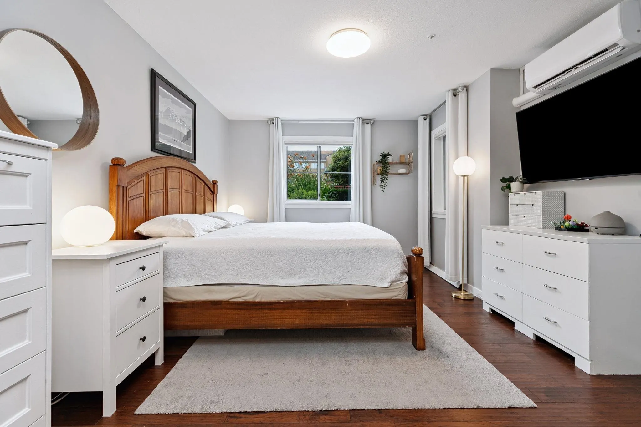 104 6 Renaissance Square