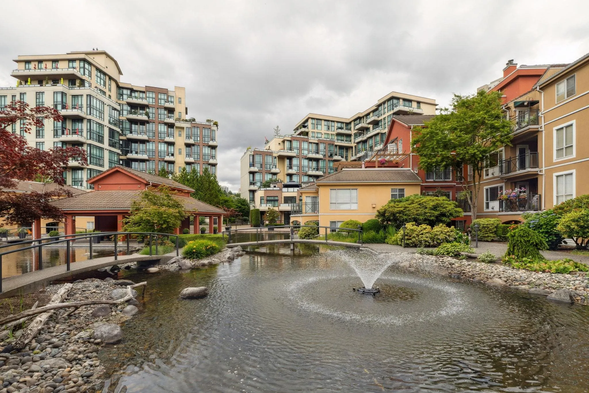 104 6 Renaissance Square