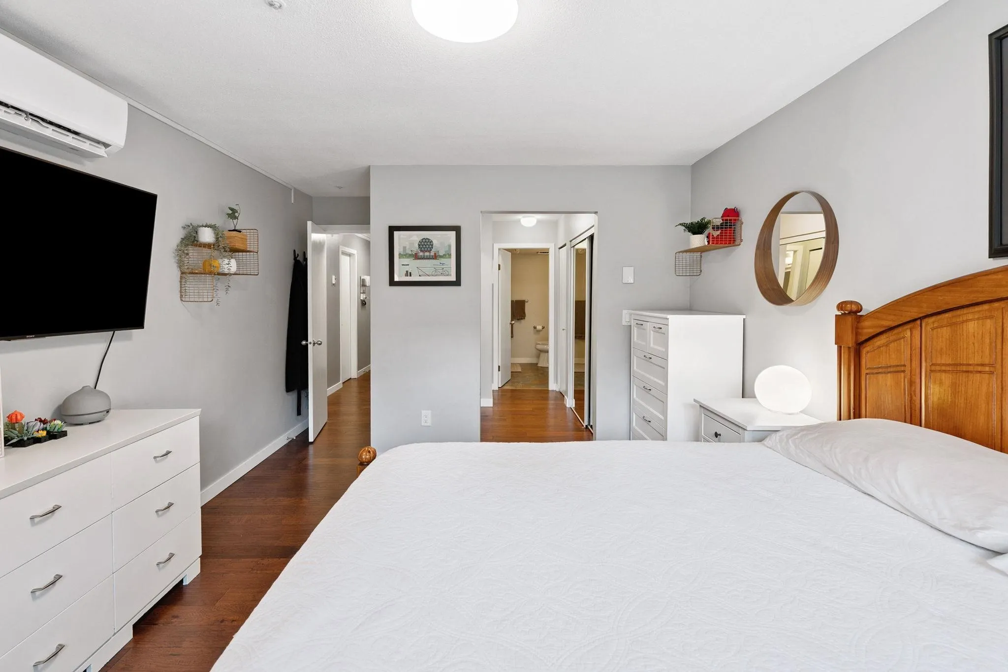 104 6 Renaissance Square