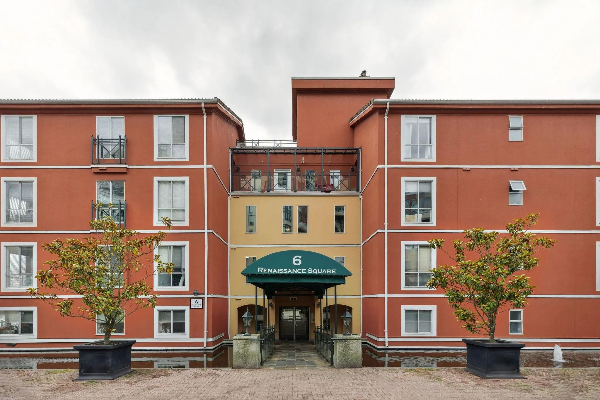 104 6 Renaissance Square