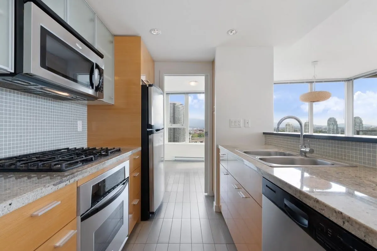 1902 33 Smithe Street