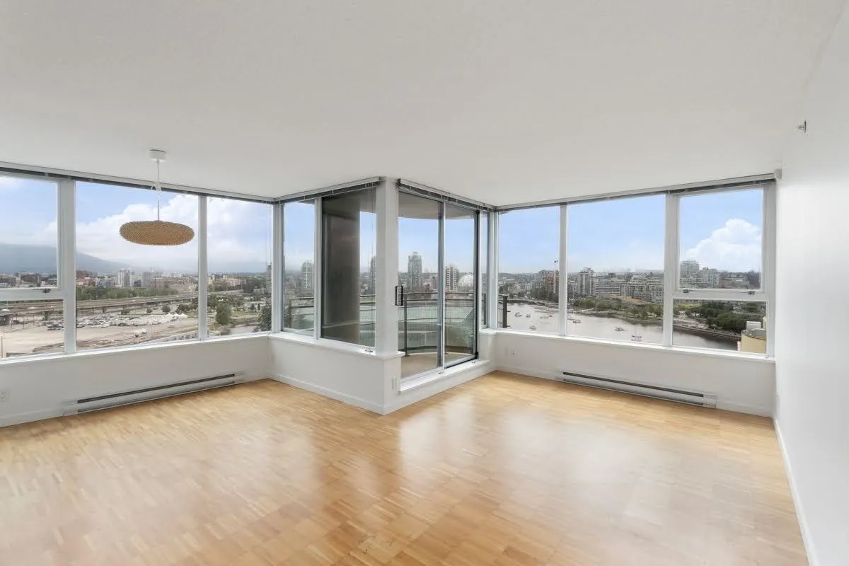 1902 33 Smithe Street