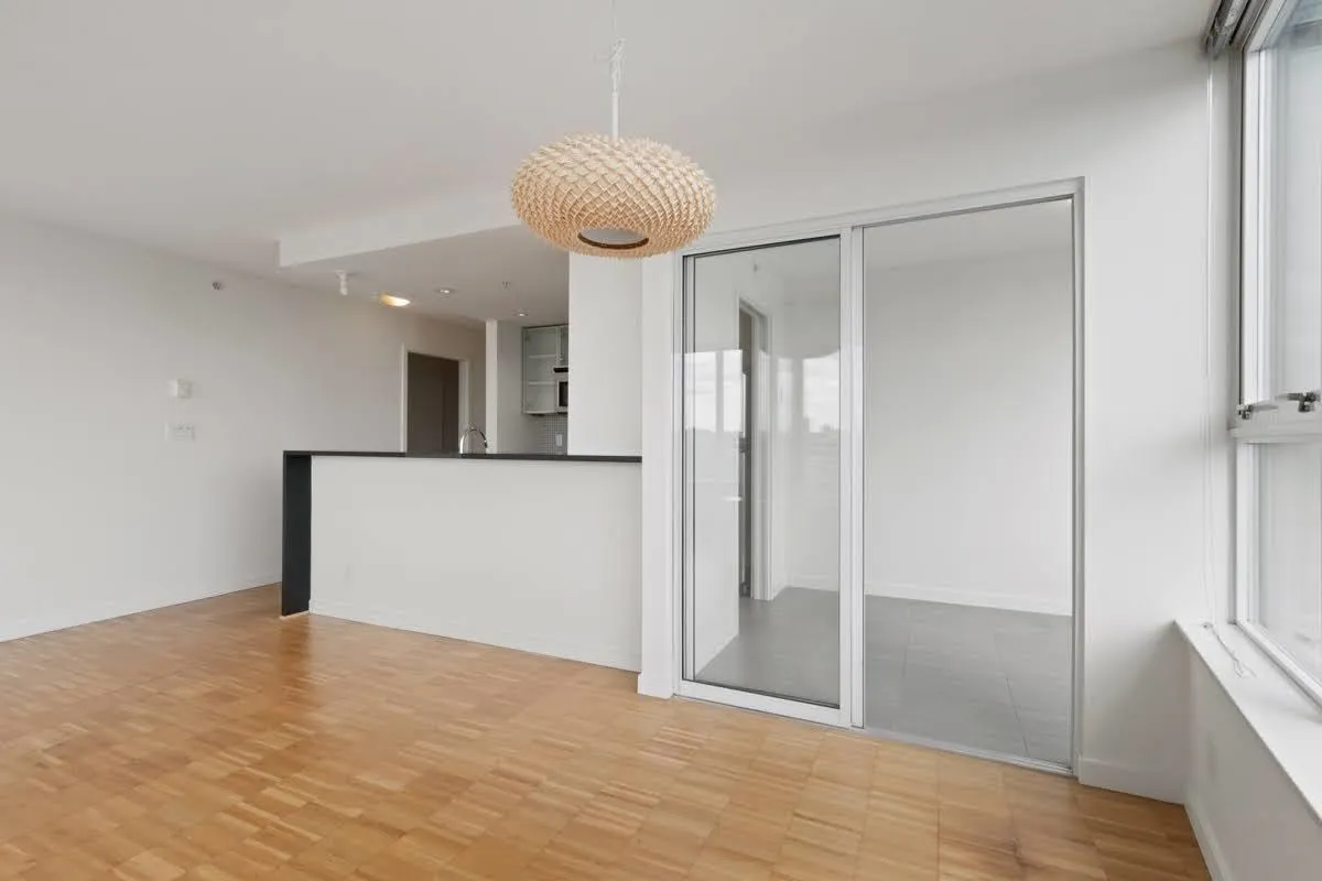 1902 33 Smithe Street