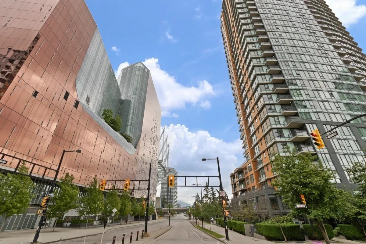 1902 33 Smithe Street