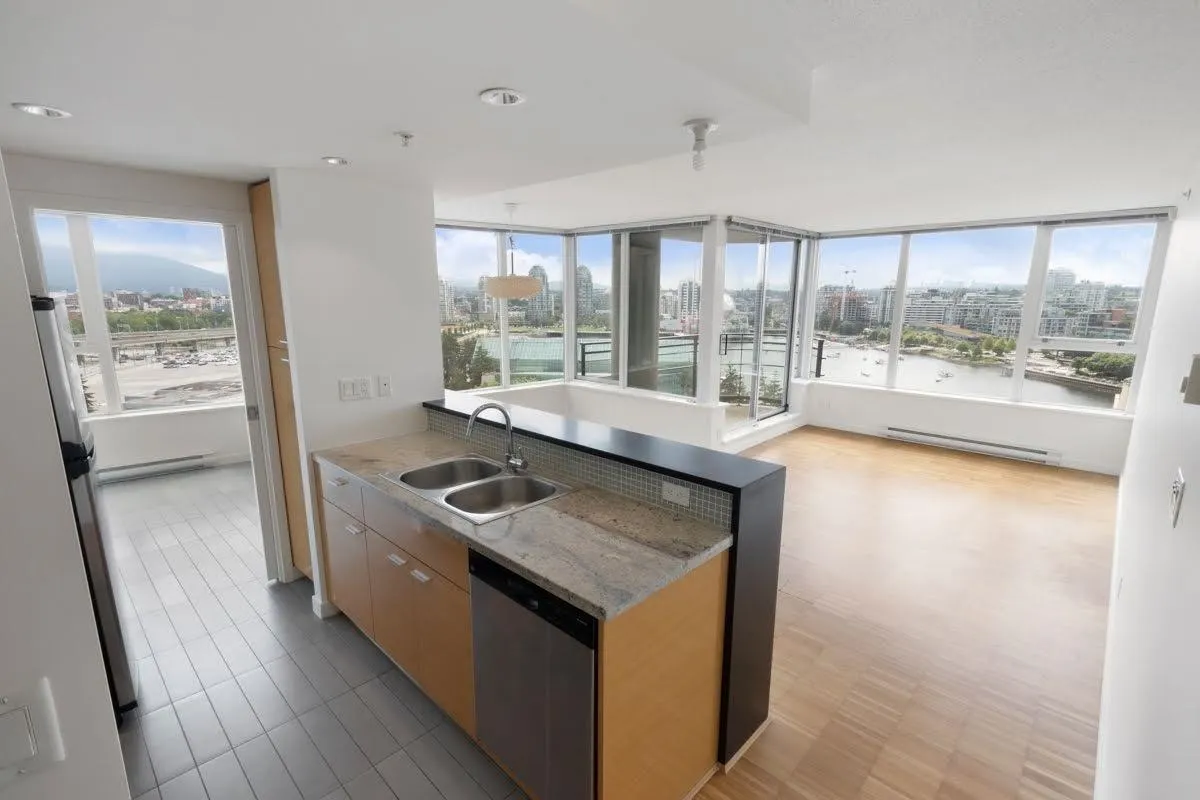 1902 33 Smithe Street