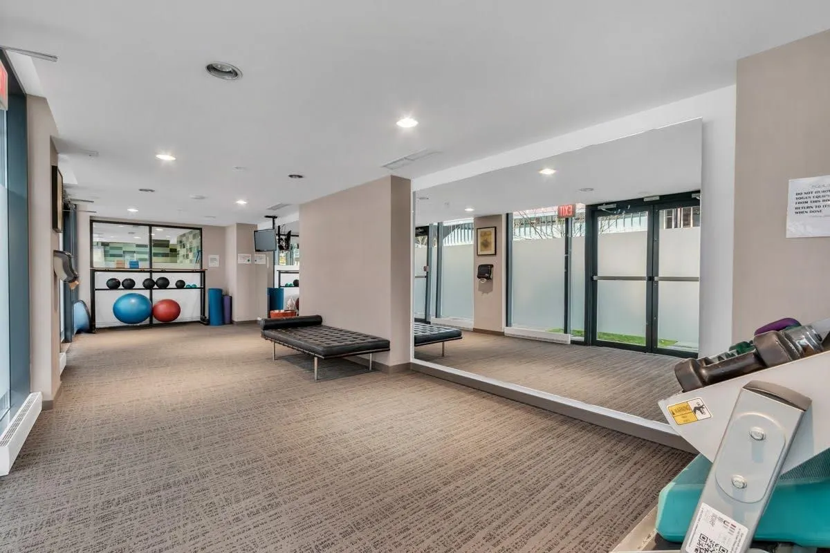 1902 33 Smithe Street