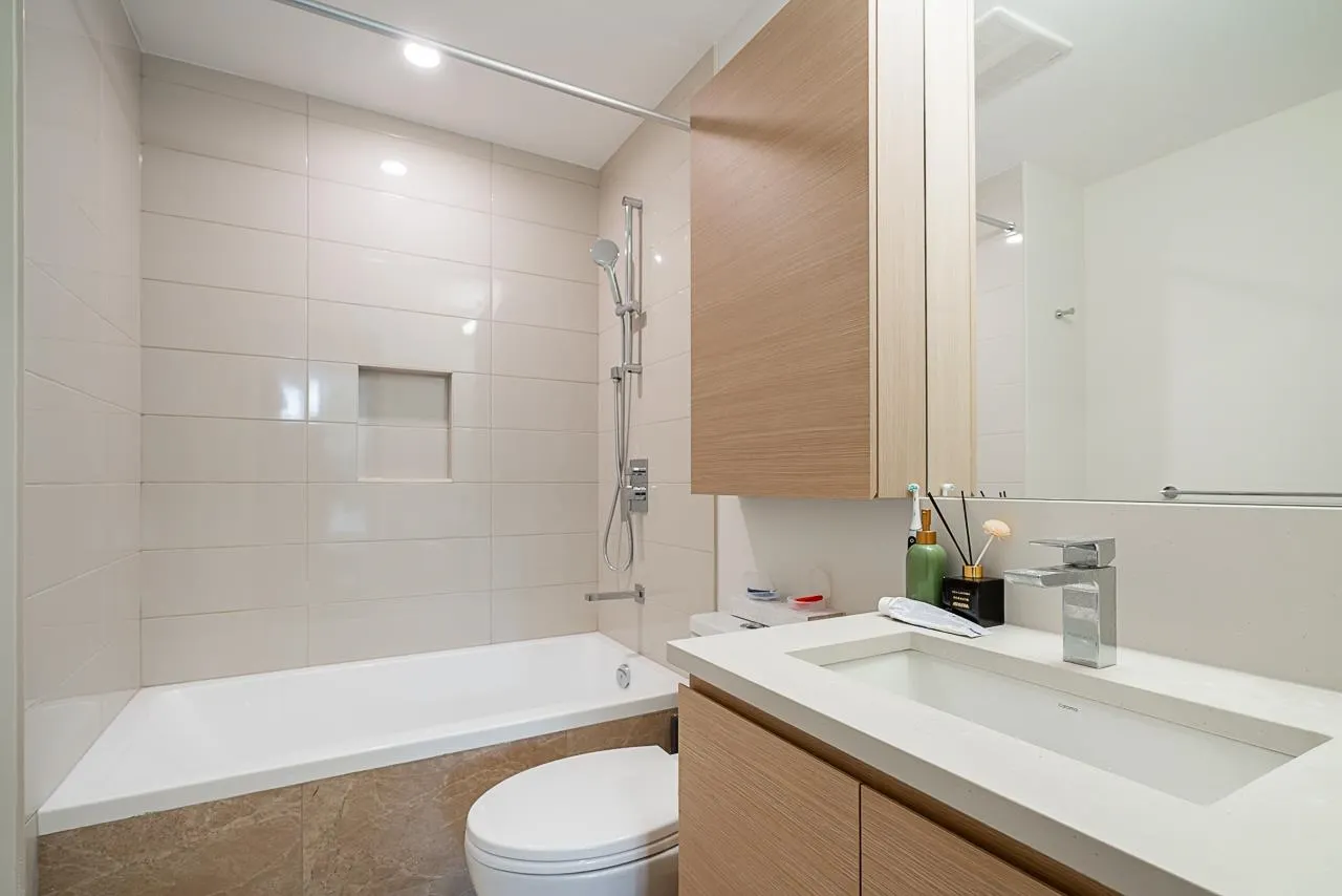 610 2108 Gilmore Avenue