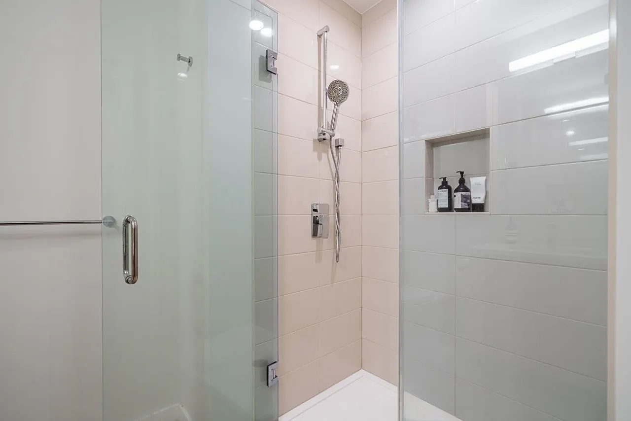 610 2108 Gilmore Avenue