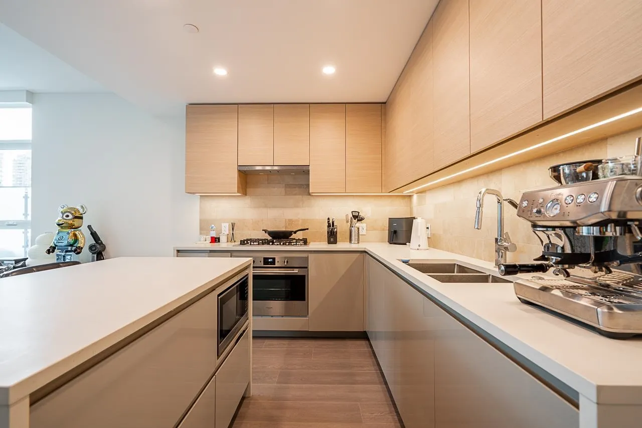 610 2108 Gilmore Avenue